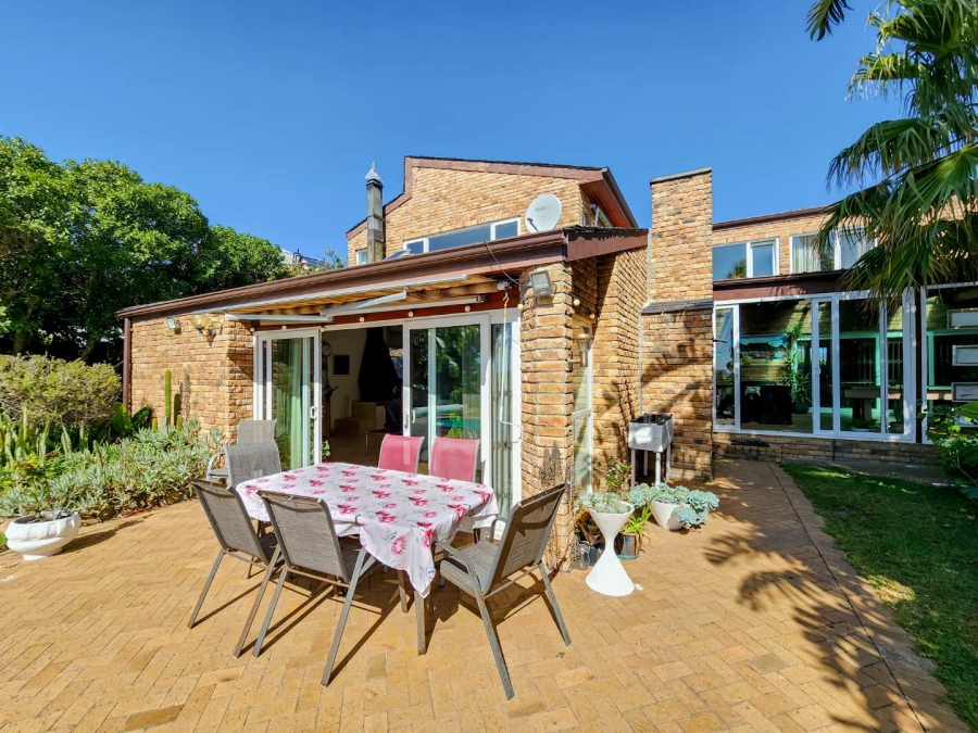 To Let 3 Bedroom Property for Rent in Zeekoevlei Western Cape